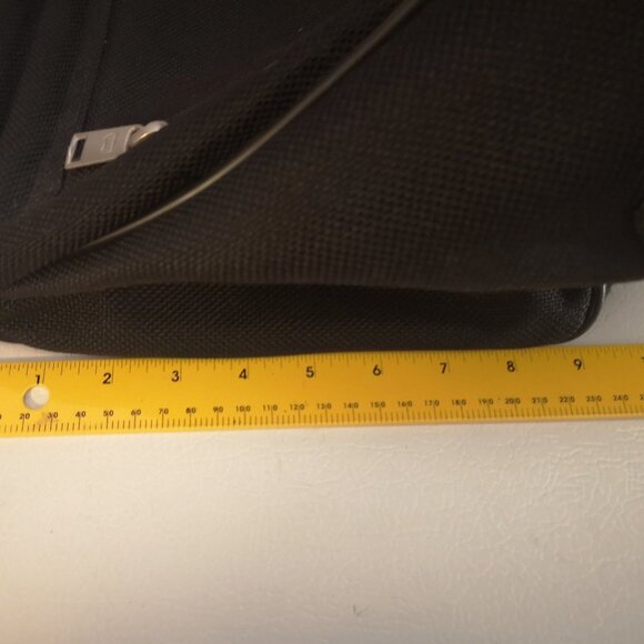 American Tourister Black Carry On / Overnight / Travel Bag - Picture 13 of 16